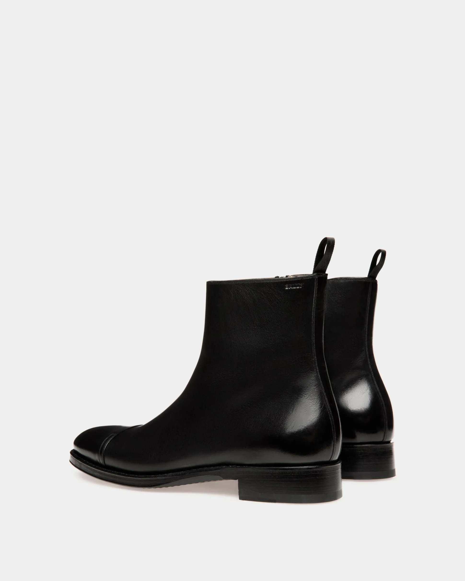 Stiefeletten Aus Leder In Schwarz Aus Der Adrien Brody Travel-Kollektion