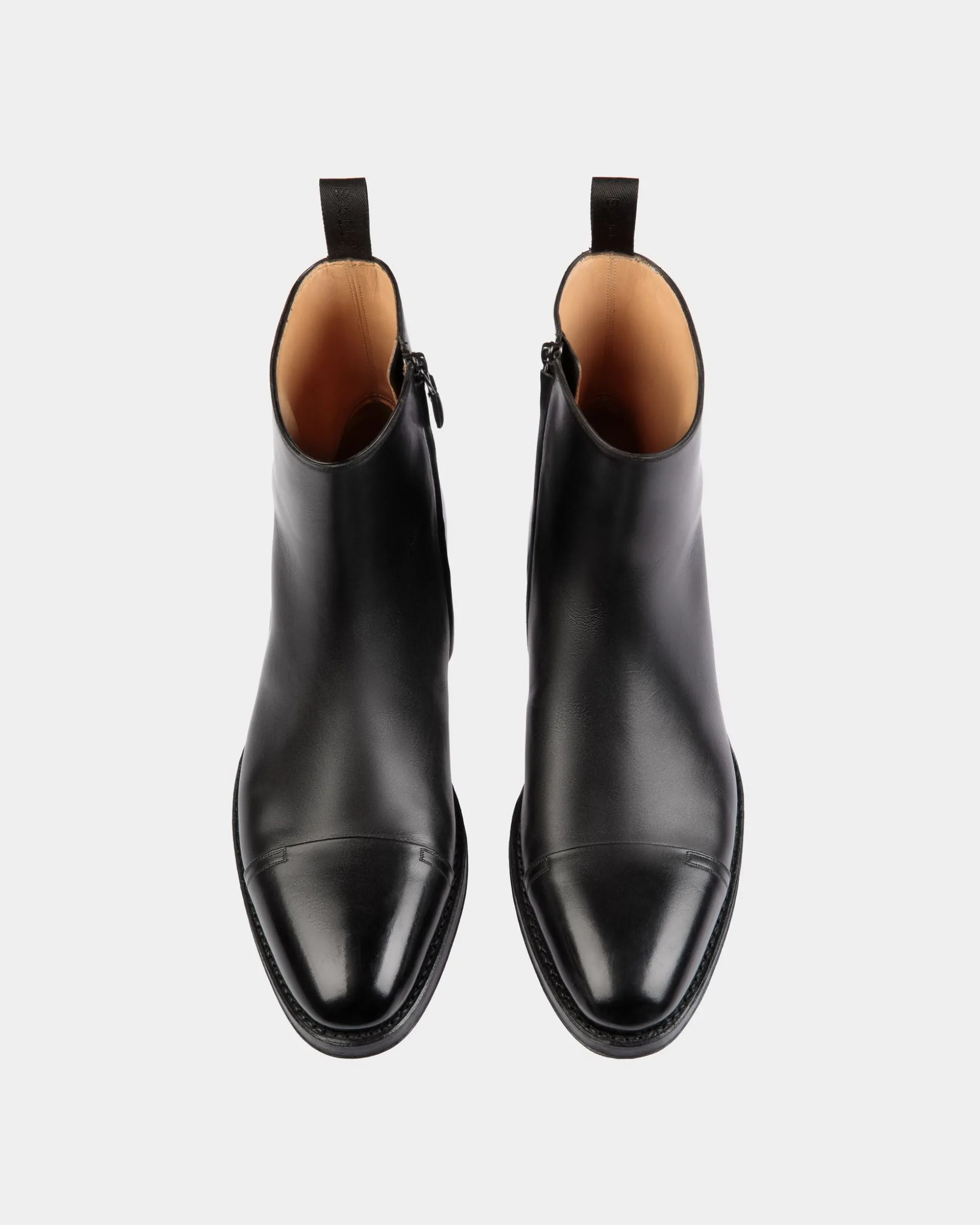 Stiefeletten Aus Leder In Schwarz Aus Der Adrien Brody Travel-Kollektion