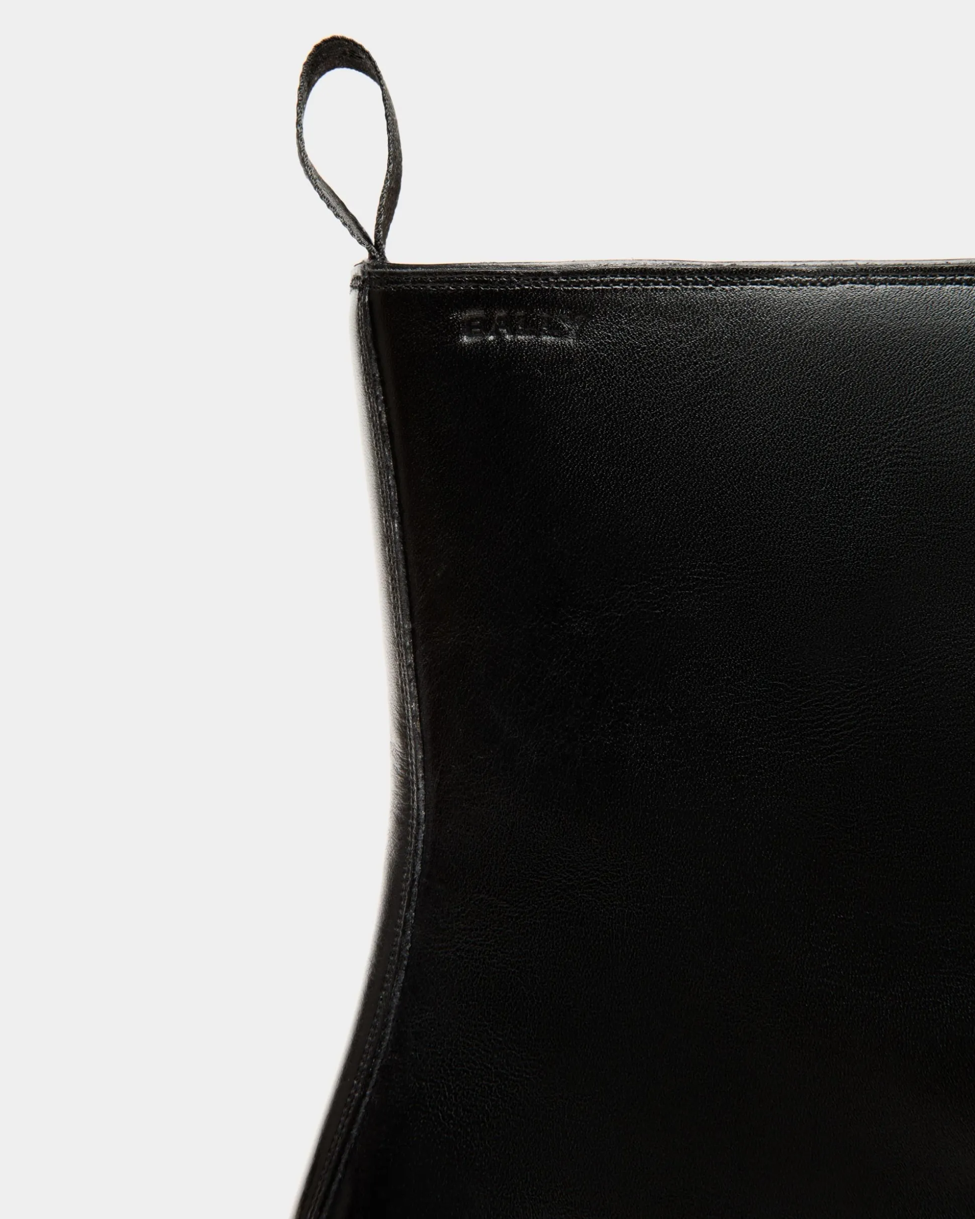 Stiefeletten Aus Leder In Schwarz Aus Der Adrien Brody Travel-Kollektion