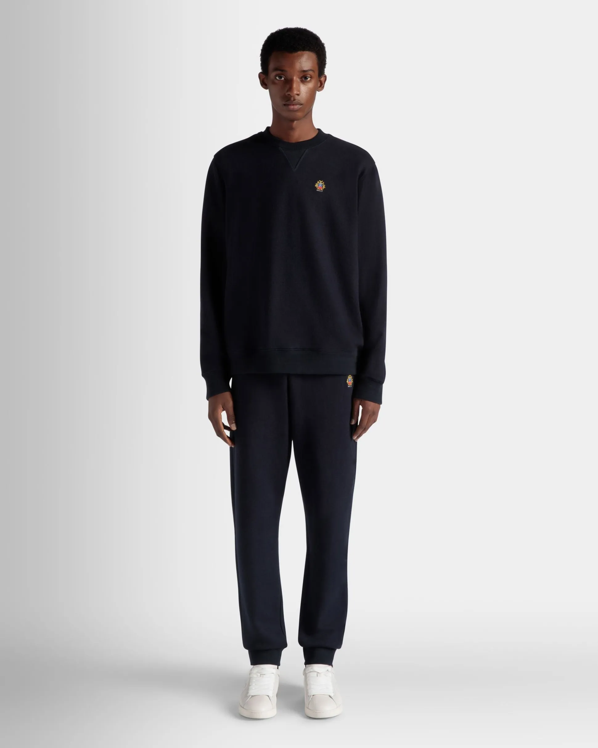 Sweatshirt Mit Rundhalsausschnitt Aus Kaschmirgemisch In Navy Blue Aus Der Adrien Brody Travel-Kollektion