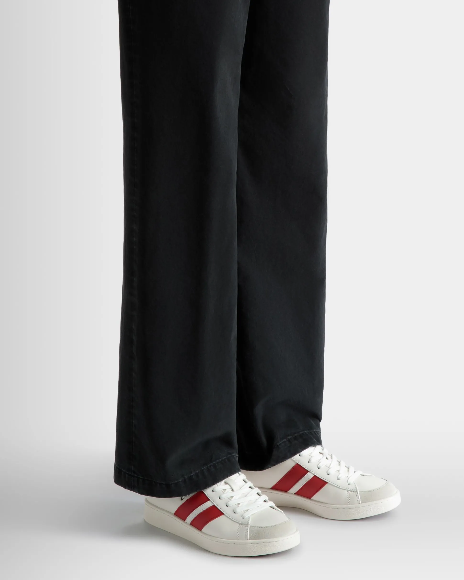 Tennis Sneaker Aus Leder In Weiß Und Candy Red