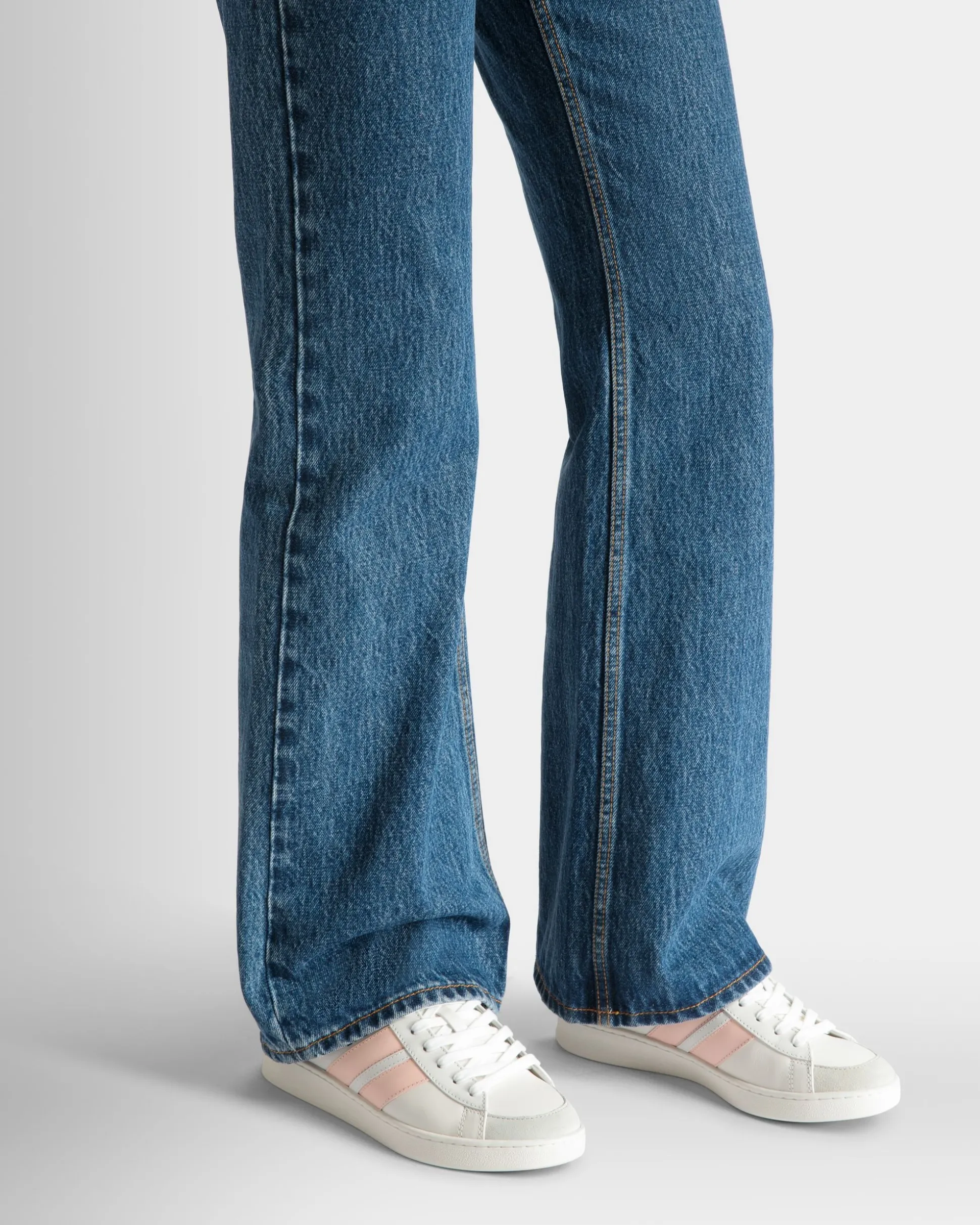 Tennis Sneaker Aus Leder In Weiß Und Baby Pink