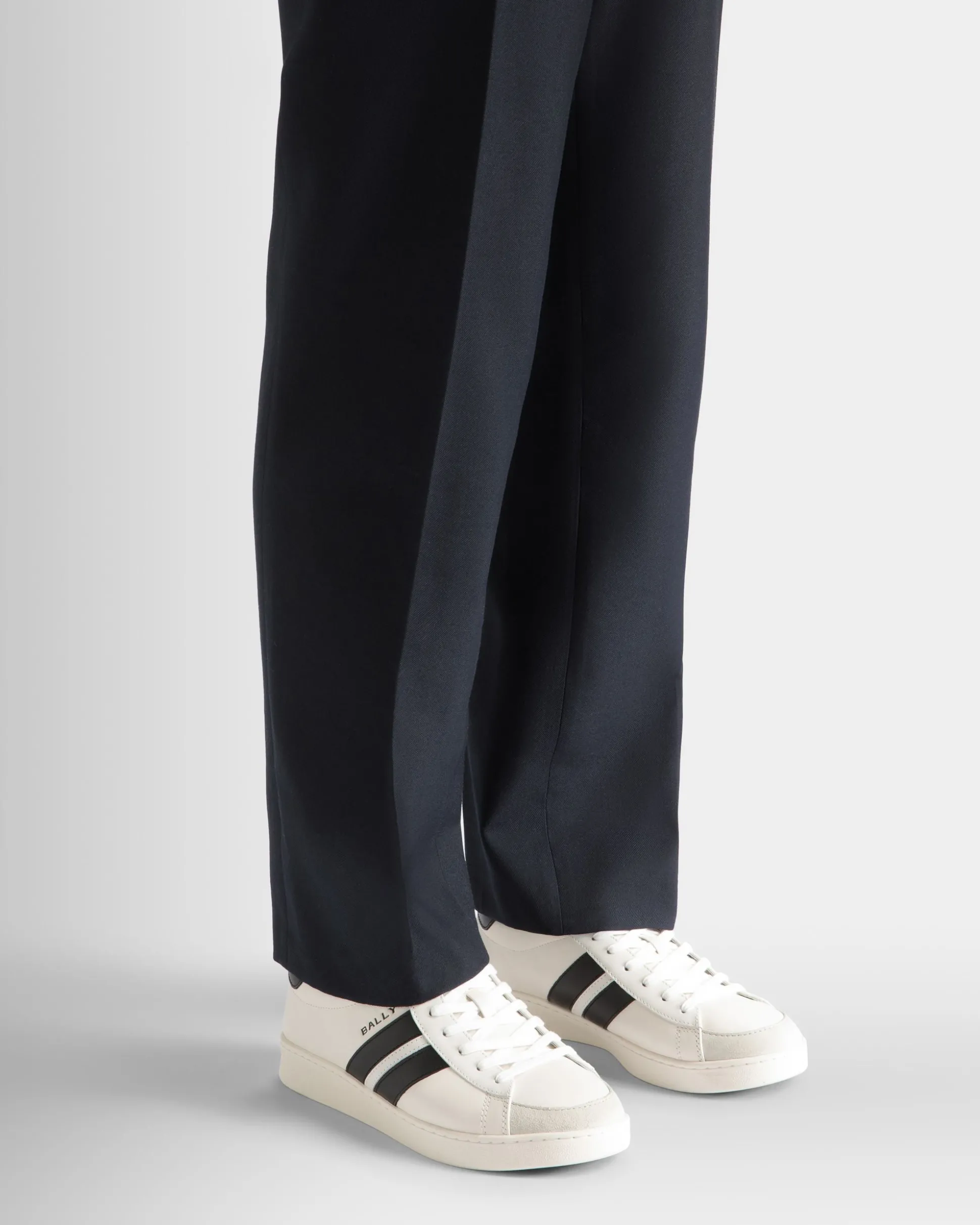 Tennis Sneaker Aus Leder In Weiß Und Schwarz