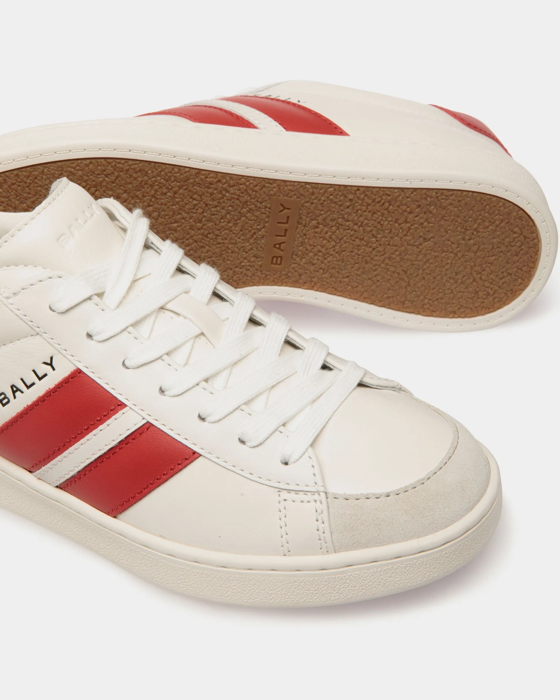 Tennis Sneaker Aus Leder In Weiß Und Candy Red