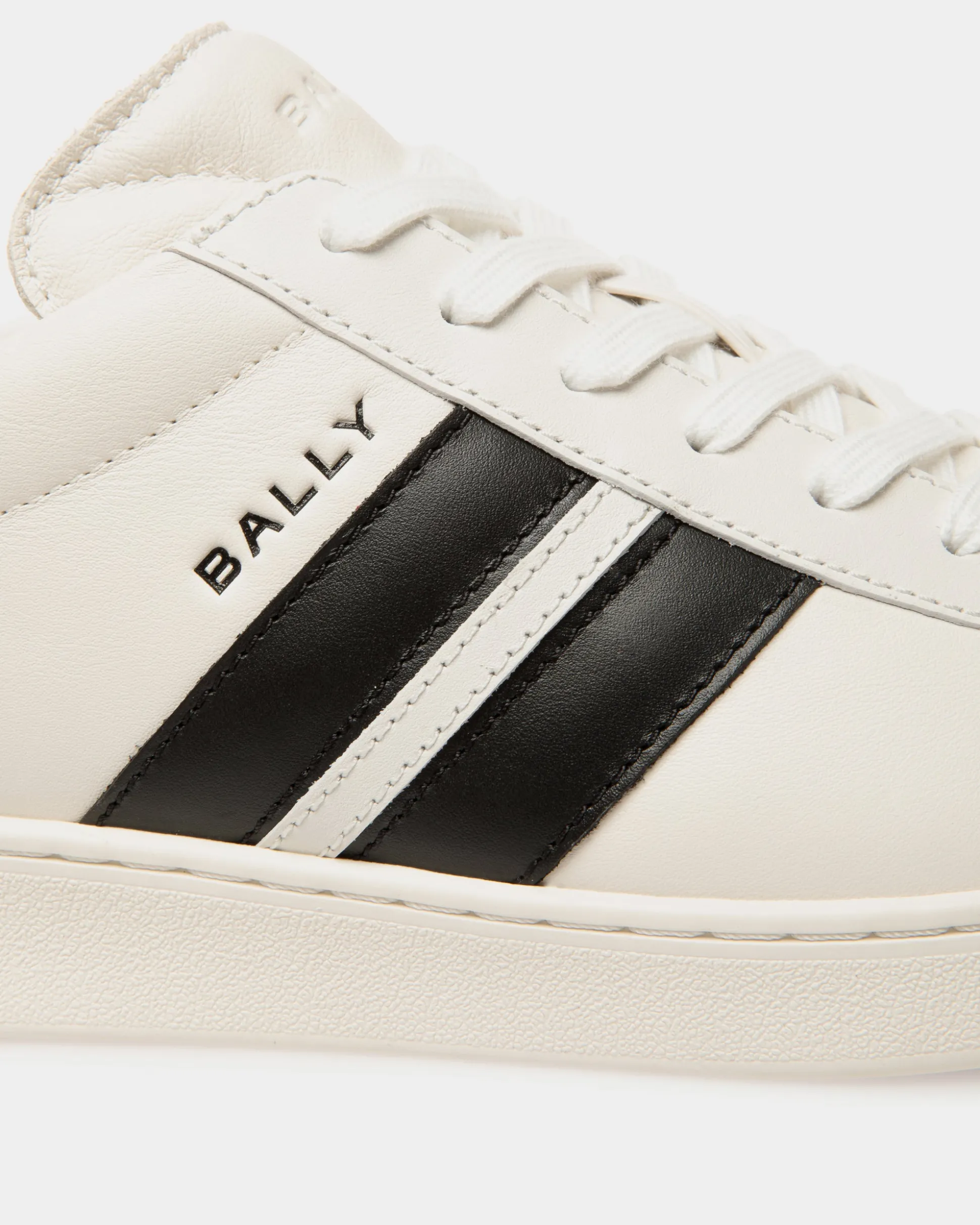 Tennis Sneaker Aus Leder In Weiß Und Schwarz