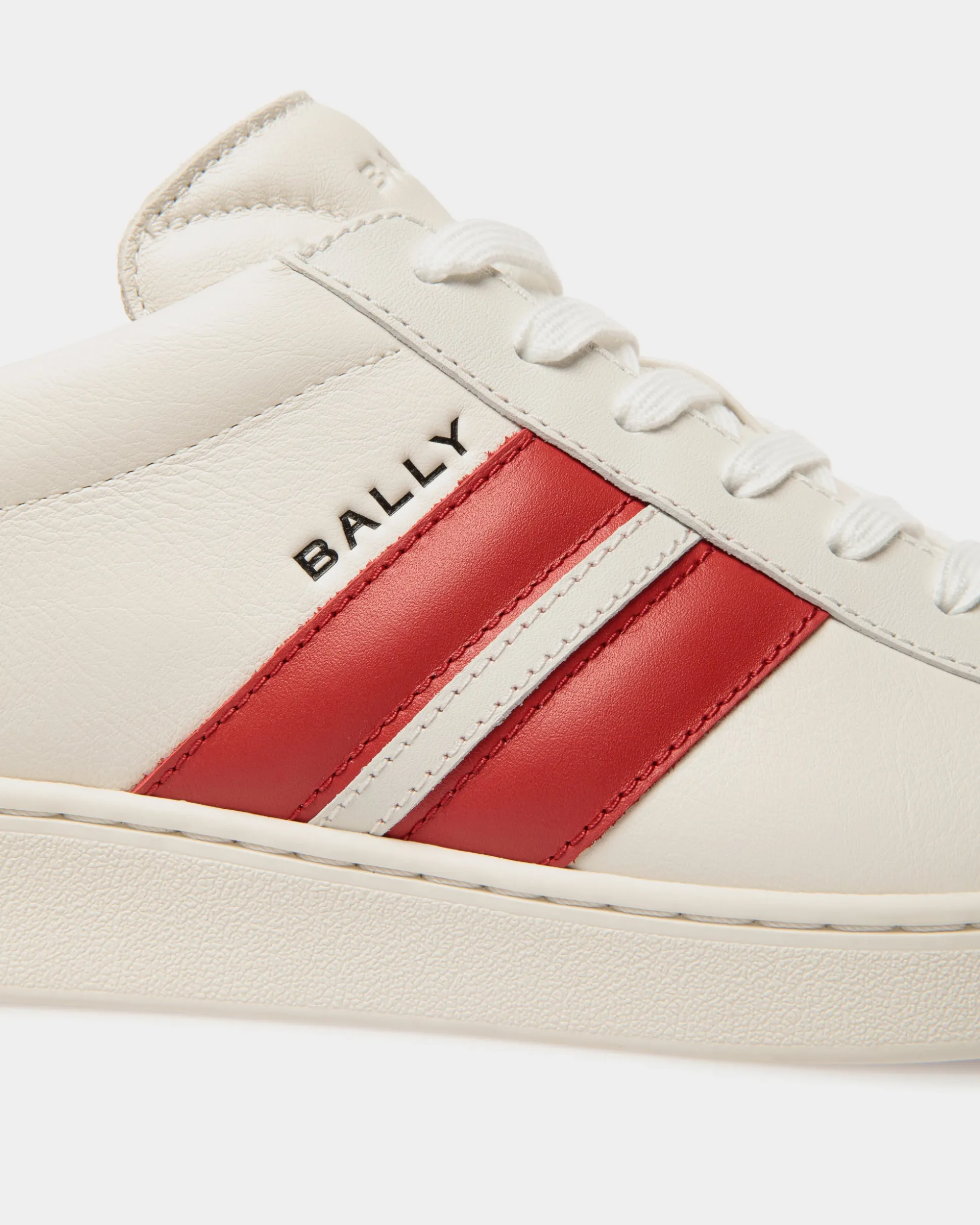 Tennis Sneaker Aus Leder In Weiß Und Candy Red
