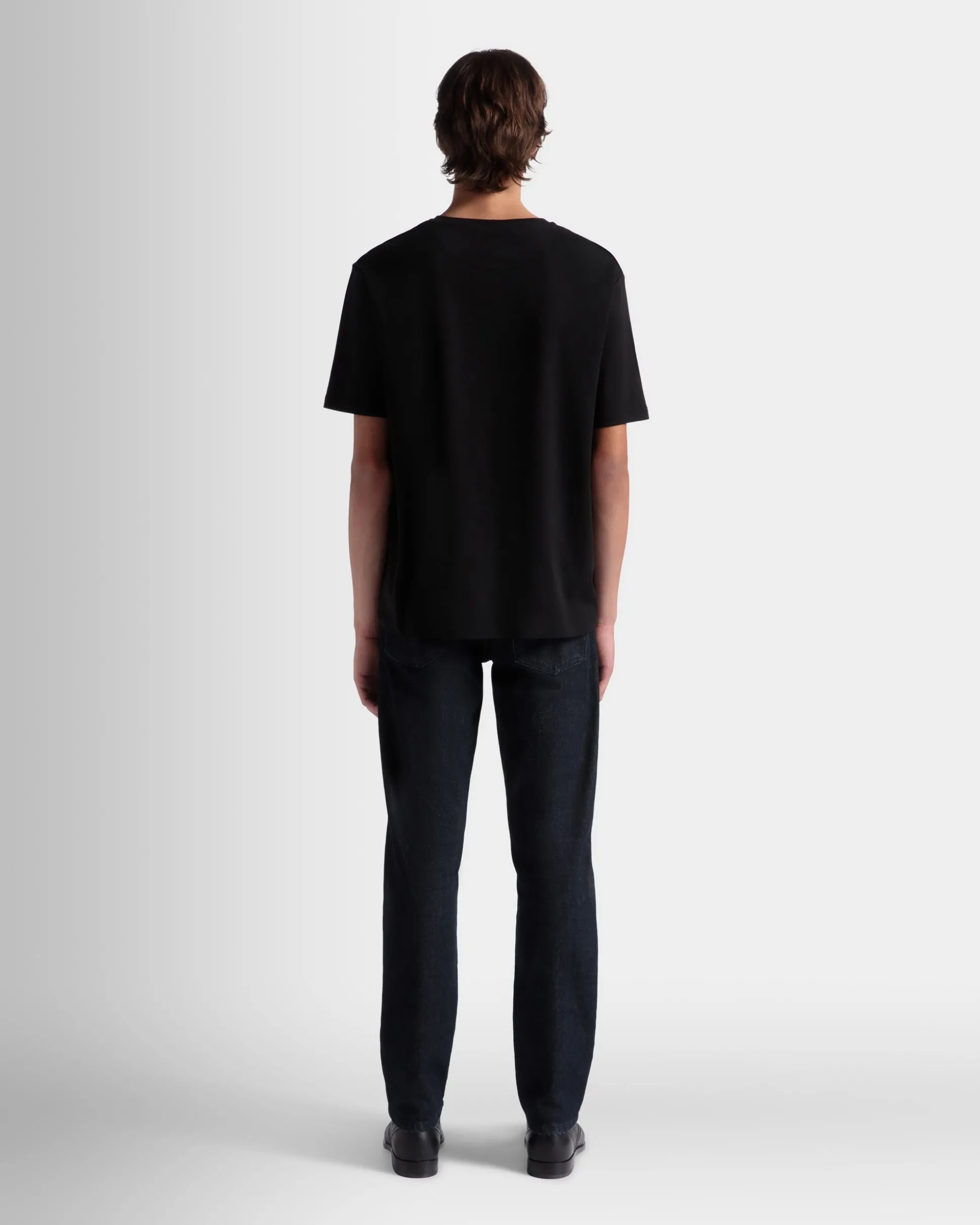 T-Shirt Aus Baumwolle In Schwarz Aus Der Adrien Brody Travel-Kollektion