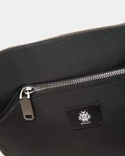 Umhängetasche Aus Nylon In Schwarz Aus Der Adrien Brody Travel-Kollektion