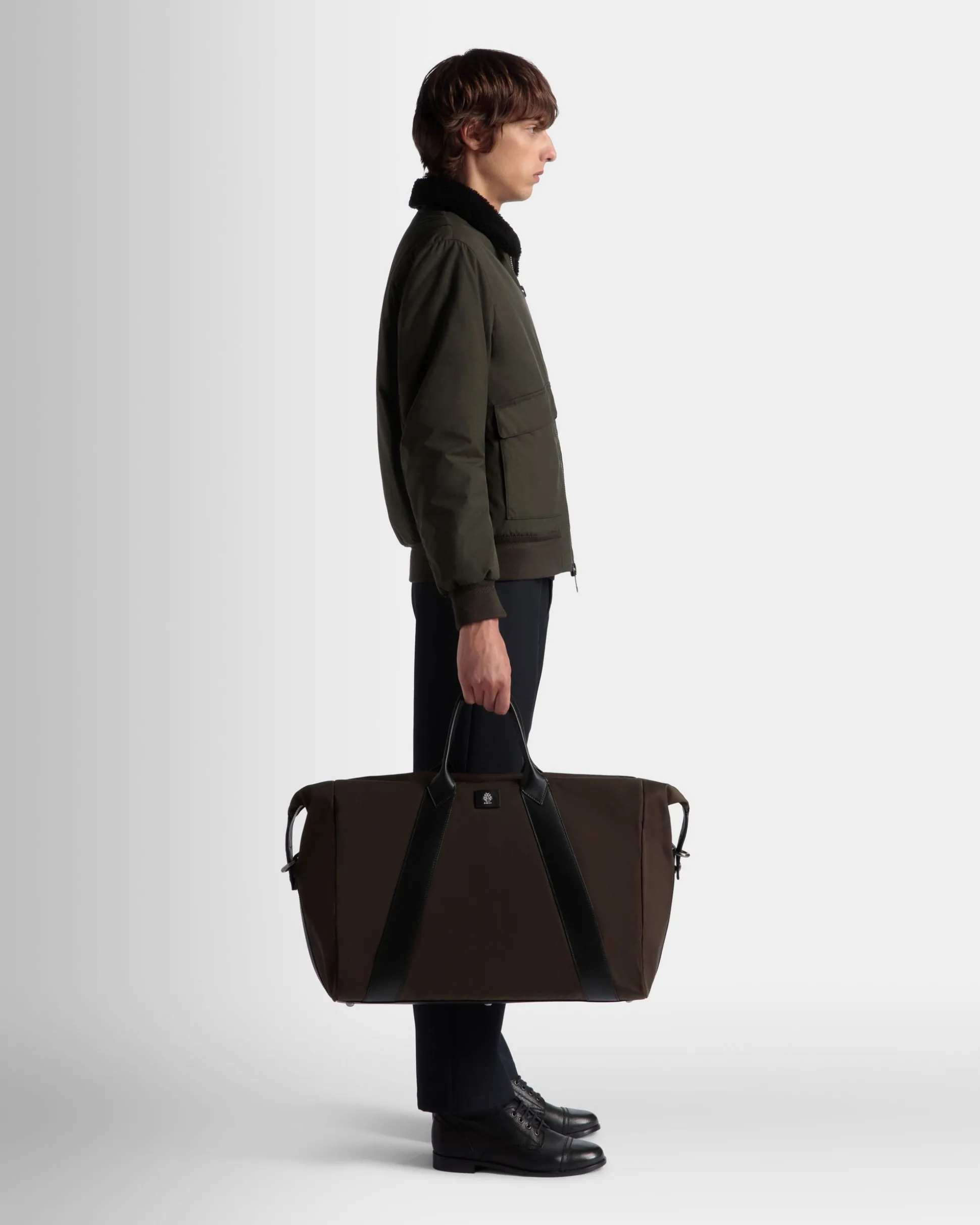 Weekender Aus Nylon In Military Green Und Schwarz Aus Der Adrien Brody Travel-Kollektion