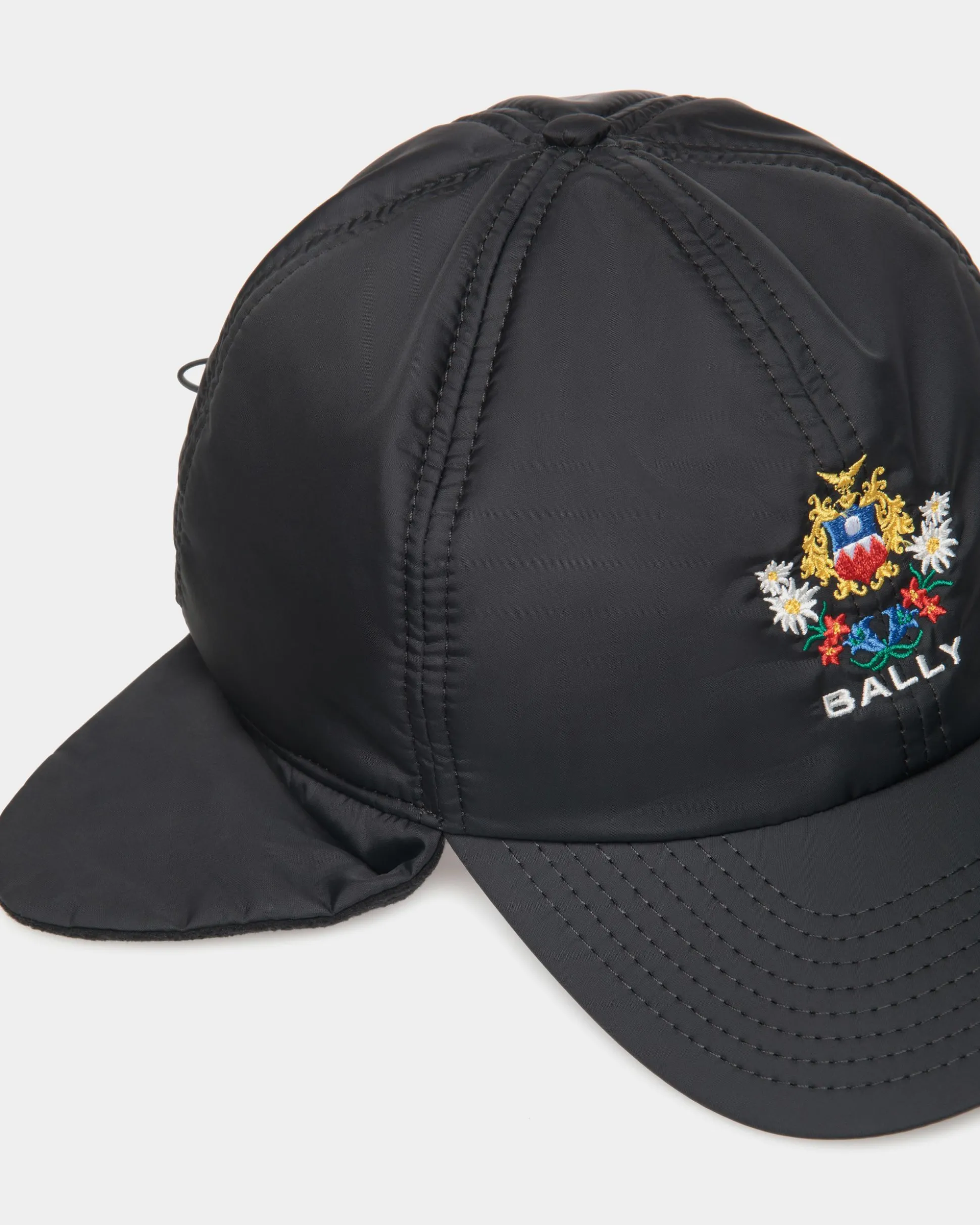 Winter Capsule Aviator-Mütze Mit Alpenblumen Aus Schwarzem Recyceltem Nylon