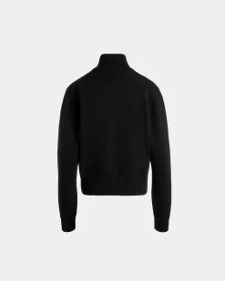 Winter Capsule Rollkragenpullover Aus Schwarzer Wolle Mit Einer Heritage-Blume